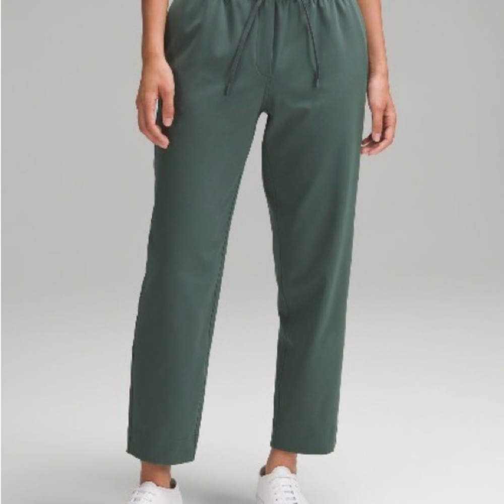 Lululemon Tapered Leg Mid-Rise Athletic Pants Size Medium Forest Green